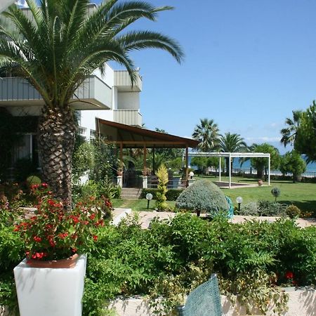 Batis Hotel Livanátai Extérieur photo