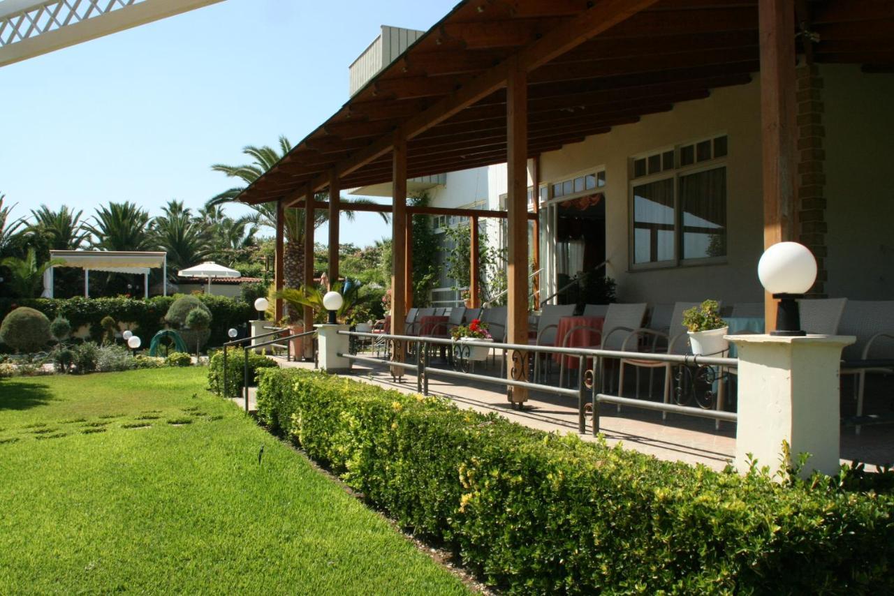 Batis Hotel Livanátai Extérieur photo